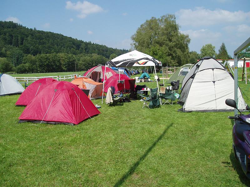 Jugendseminar2008 131.jpg - Das Vereinsgelände des 1. PC Wächtersbach glich einem Jugendzeltlager